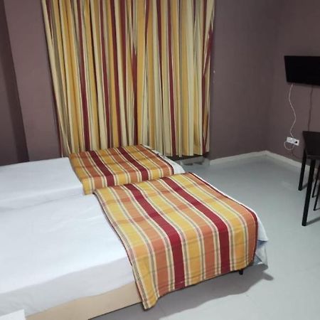 Hostal Gracia Torrejón de Ardoz Εξωτερικό φωτογραφία
